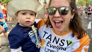 Evelina London runner, Tansy Simpson, holding her son Atlas after finishing the race. 