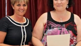 Emma Sayers (right), receiving her award from Eileen Sills, Chief Nurse (left)