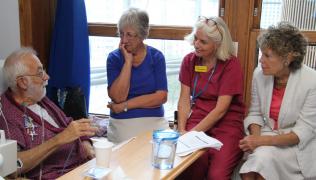 20160908- kate-hoey-mp-visit-to-doulton-ward
