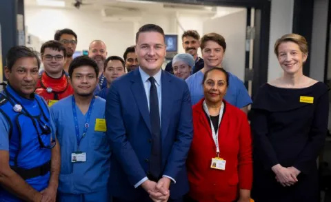 Health Secretary Wes Streeting (centre) on his visit to Royal Brompton Diagnostic Centre with Guy’s and St Thomas’ chief executive Amanda Pritchard (extreme right), and Prof Pallav Shah (extreme left) and his team. 
