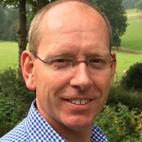 Head and shoulders photo of Ian Playford