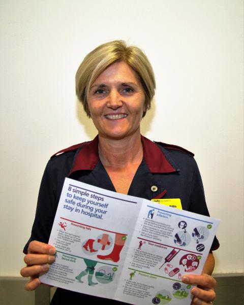 20160926 Eileen Sills and patient safety card